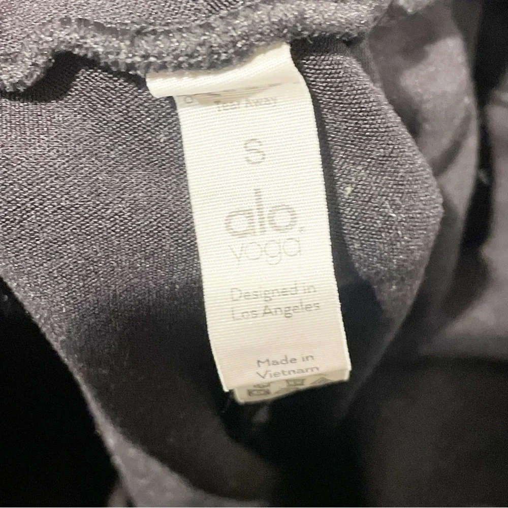 Alo Yoga Size Small‎ Seamless Black Pull On Flare Leg Pull On Yoga Pants